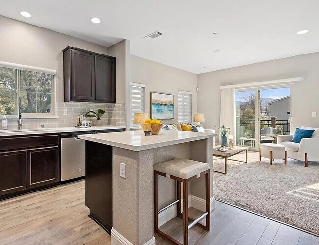 Building Photo - 1260 Detroit Ave