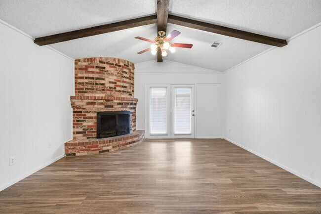 Foto del edificio - Space, Style, and 2 Bedrooms: South Lubbock Steal!