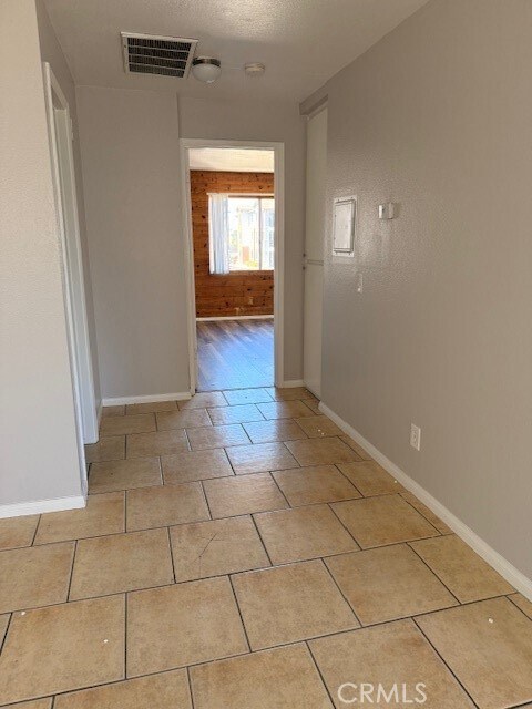 Foto del edificio - 8998 Mango Ave