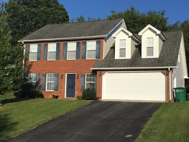 Foto del edificio - * Re-rental lease through 6/30/2027 * 4 Be...