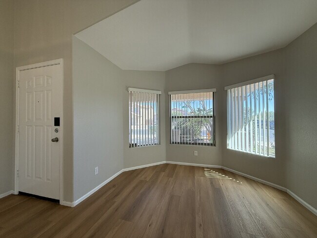 Building Photo - Updated 3-Bed Home in Goodyear with Vaulte...