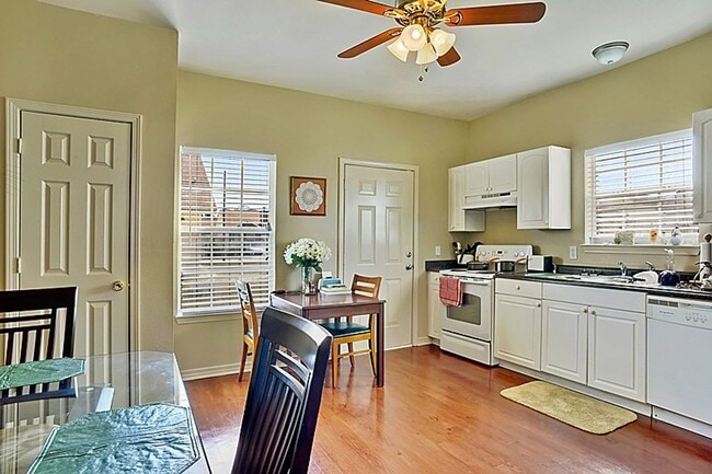 Building Photo - Charming Cottages for Rent in Waveland – 1 & 2 Bedroom Units Available at Cambridge Cottages!