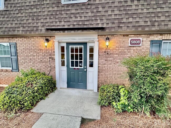 Foto del edificio - 5808 Hunting Ridge Ln