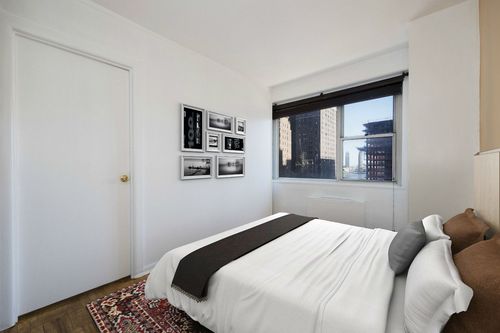 Building Photo - 305 E 40th St