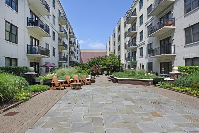 Foto del edificio - 1300 Grand St