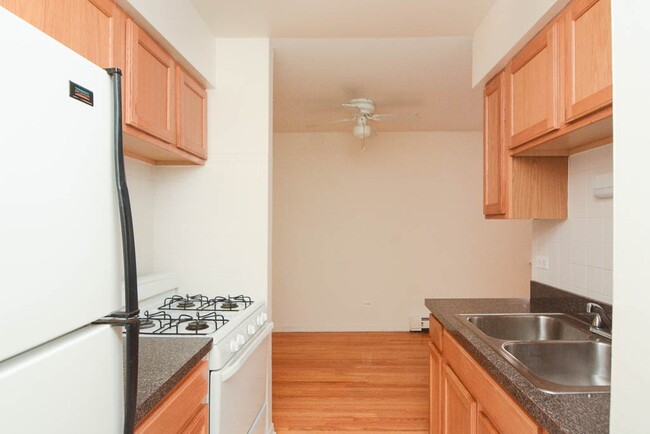 Building Photo - 533 W Aldine Ave