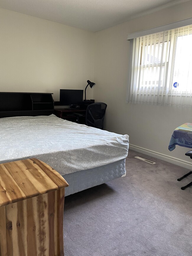 Building Photo - 232 Frontenac Dr