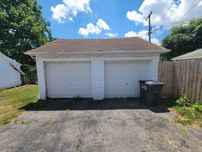 Foto del edificio - 56 E Beechwood Ave 3BR/1.5BA (Dayton)