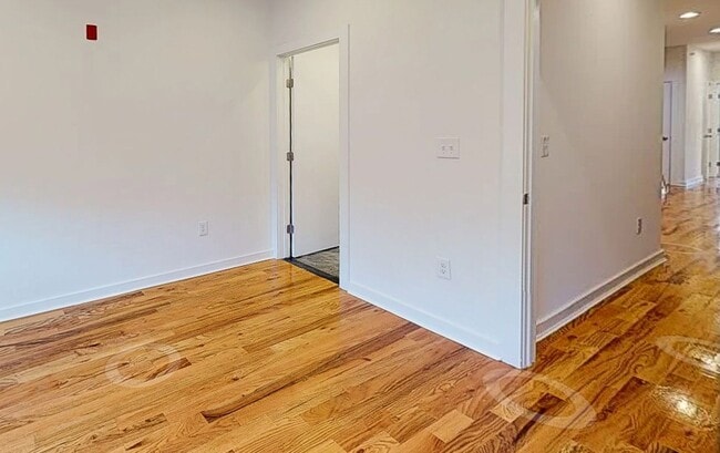 Foto del edificio - 1642 N Marshall St