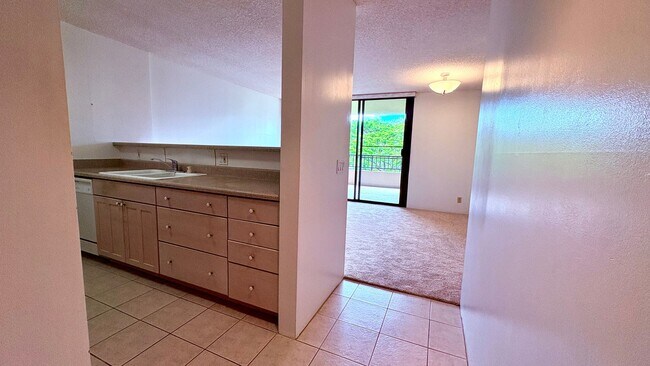 Building Photo - Available Now - 1 BED/1 BATH/1 PRKG with Lanai & Washer/Dryer Inside Unit (Nuuanu Brookside)