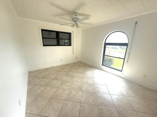 Foto del edificio - 1459 Aris Ave