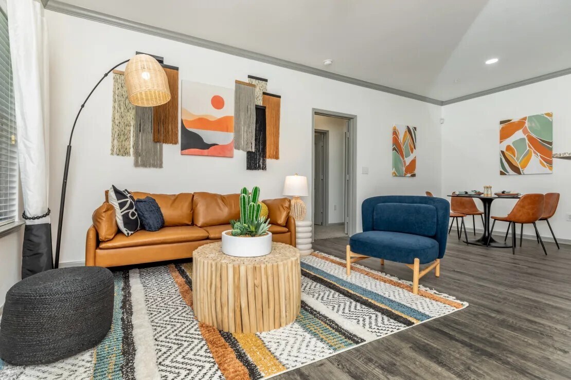 Foto principal - 9914 Military Dr W