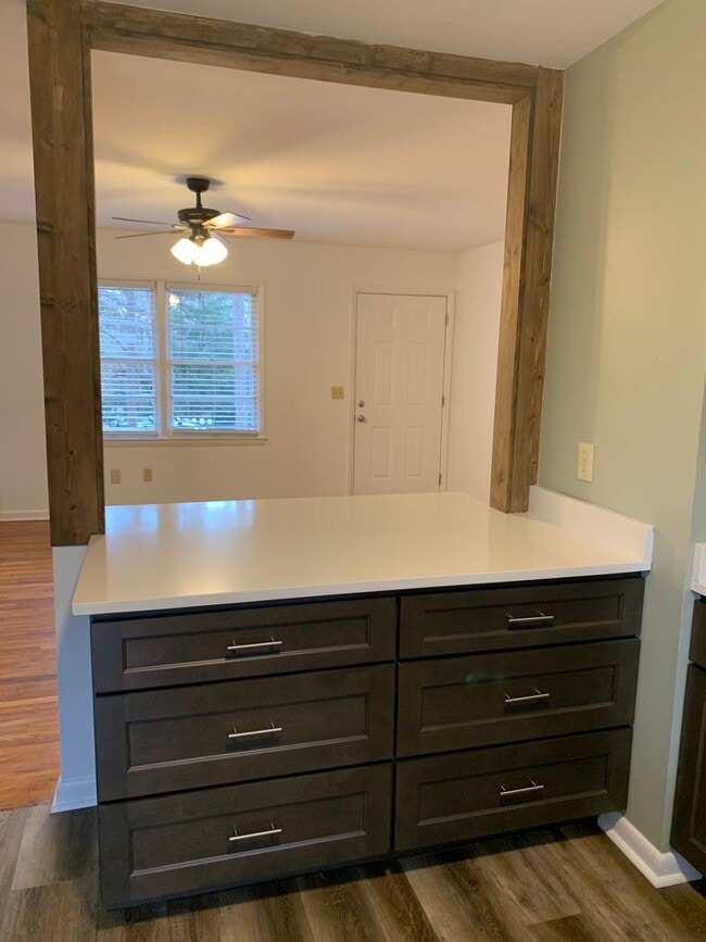 Foto del edificio - Renovated 2/1 on Cone Street