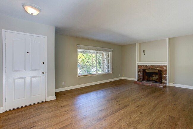 Foto del edificio - 1347 Sage Hill Rd