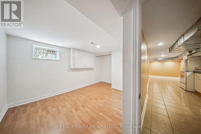 Building Photo - 282 Ossington Ave