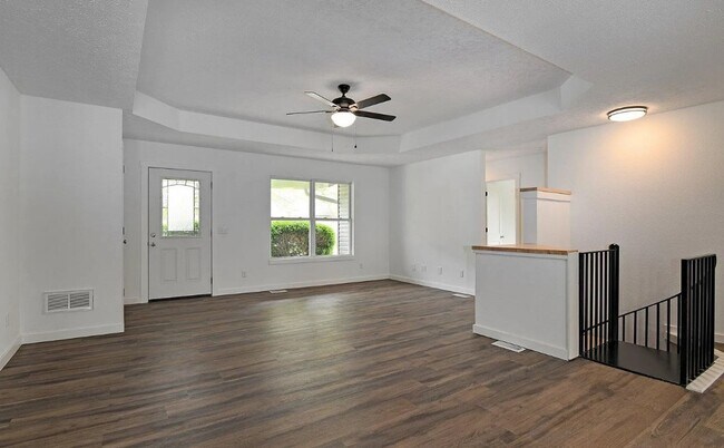 Building Photo - LEASING