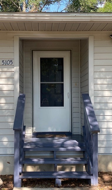 Building Photo - 5105 Lake Dr