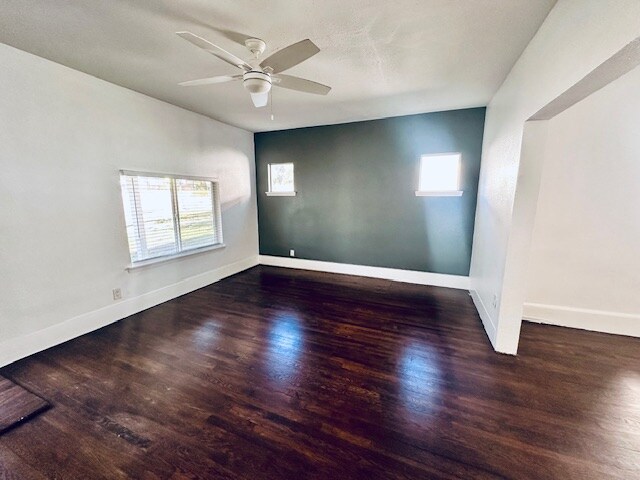 Foto del edificio - 648 N Tyler St