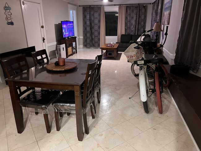 Foto del edificio - 21 N Alboni Pl