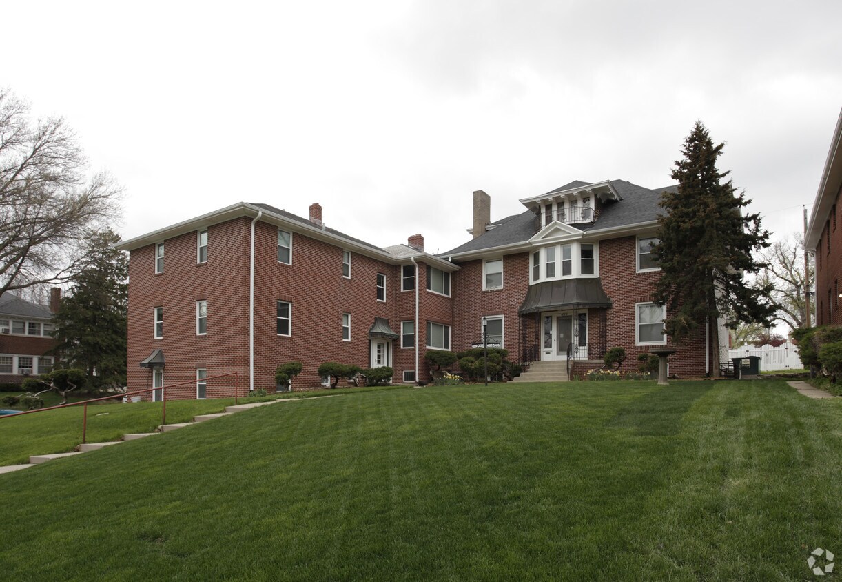 Foto principal - 4824 Cass St