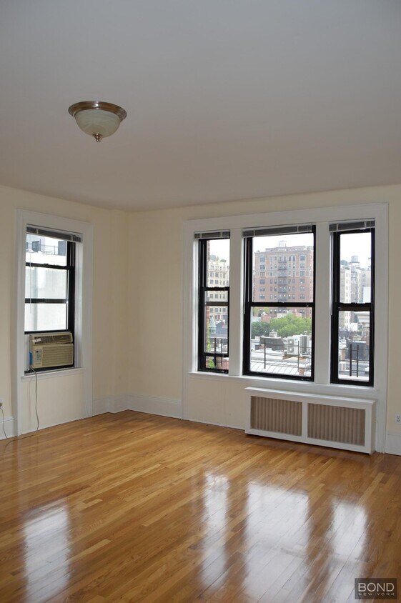 Foto principal - 200 Riverside Dr