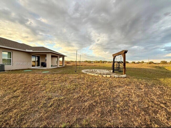 Foto del edificio - 7033 Waldo Cir