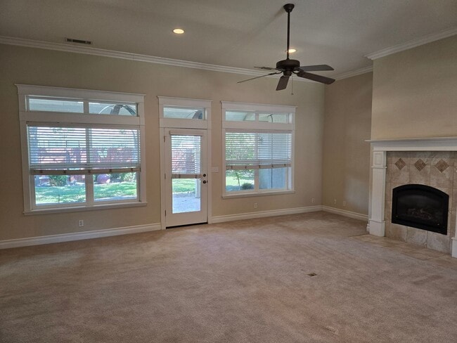 Building Photo - 105 Sterling Oaks Dr