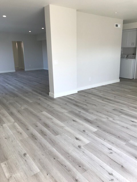 Building Photo - 510 E San Jose Ave