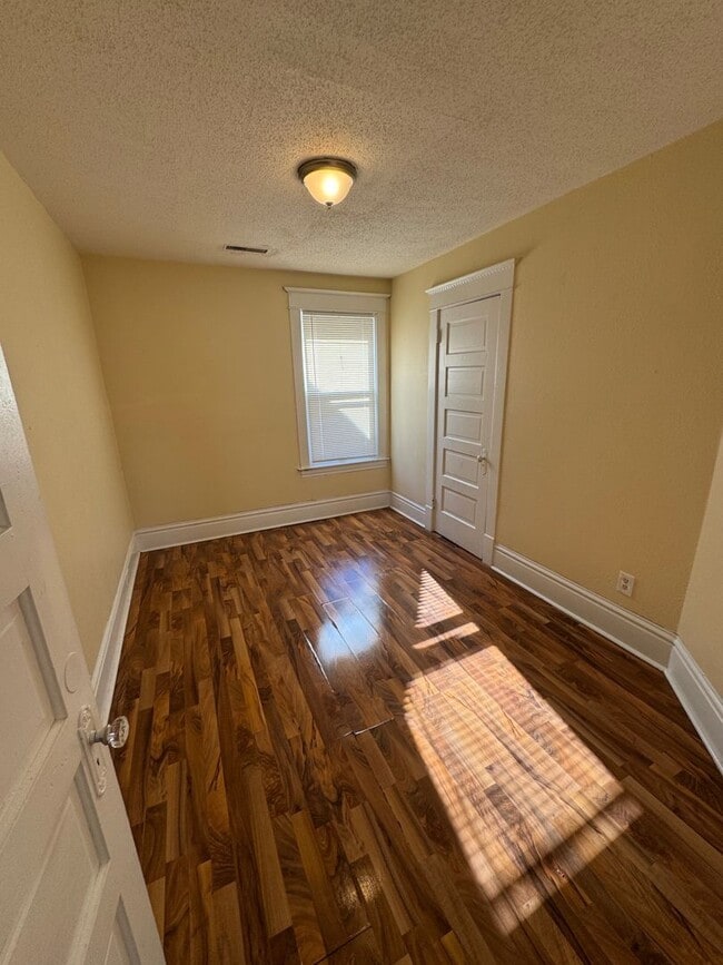 Foto del edificio - 1704 S 4th St