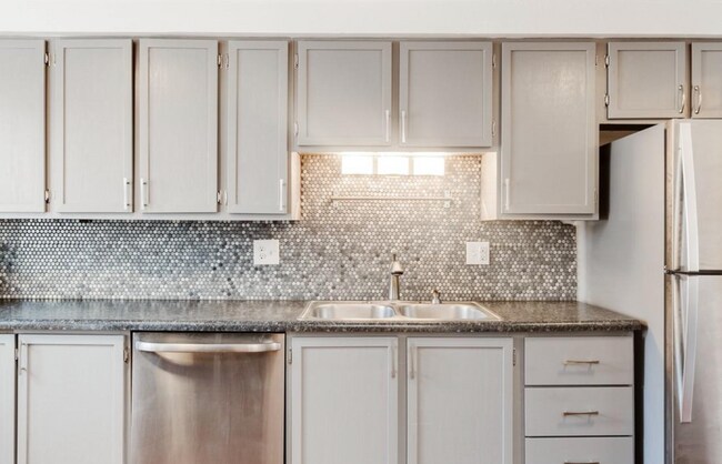 Foto del edificio - 7250 Eastmoor Dr