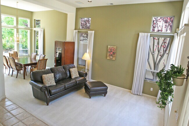 Building Photo - 5950 Killarney Cir