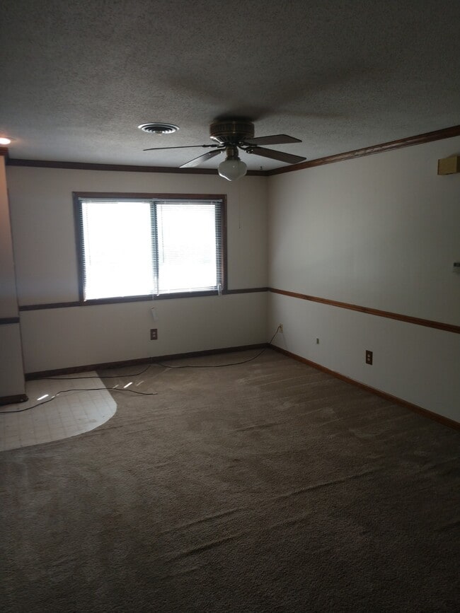 Building Photo - 1304 Christopher Cir