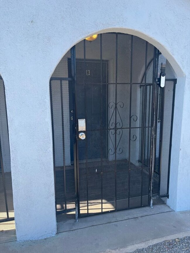 Building Photo - Section 8 Accepted! Beautiful Two bedroom!