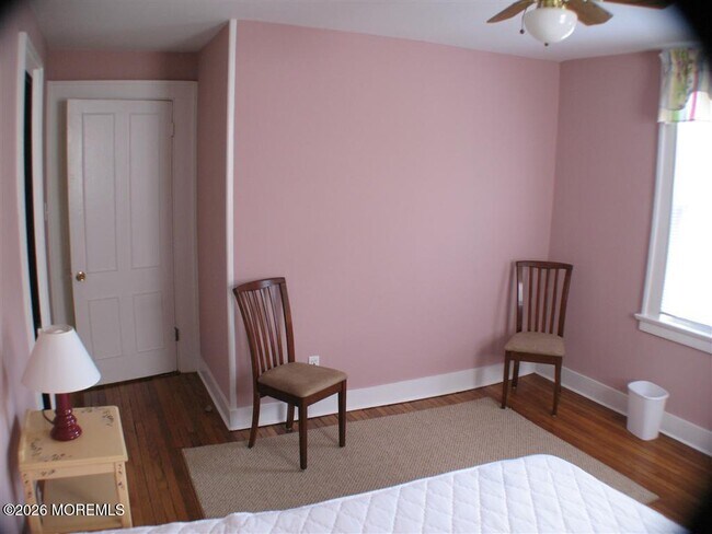 Building Photo - 642 Morford Ave