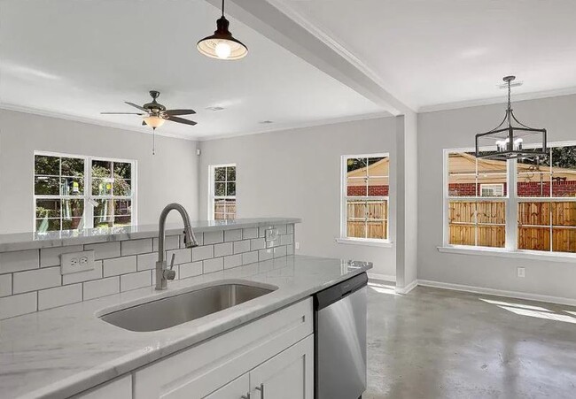 Foto del edificio - 5018 Wilburn Ave