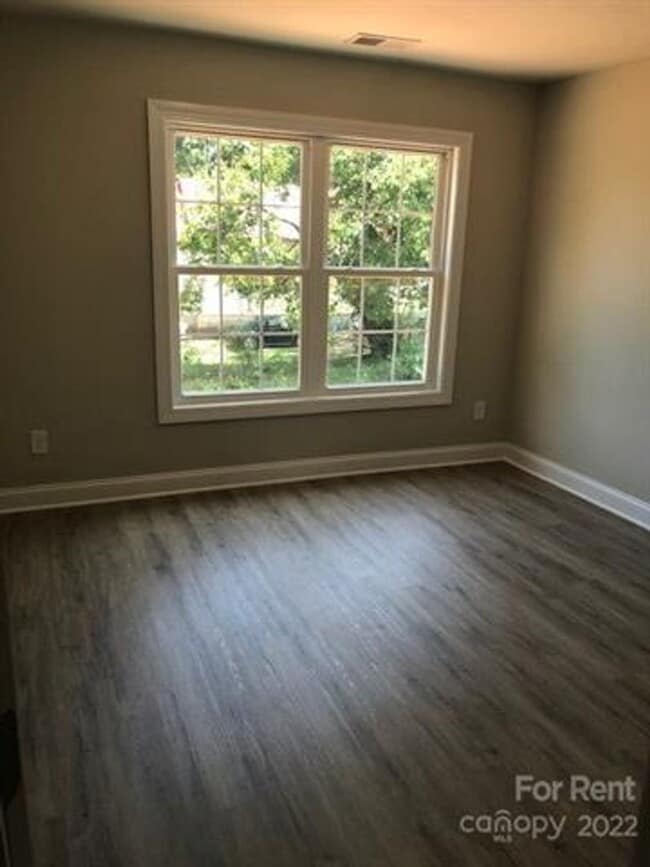 Foto del edificio - Brand new town home in Salisbury