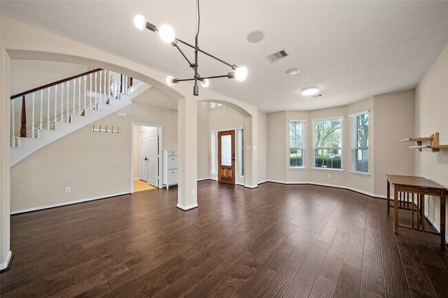 Building Photo - 6165 Bridgewater Ln
