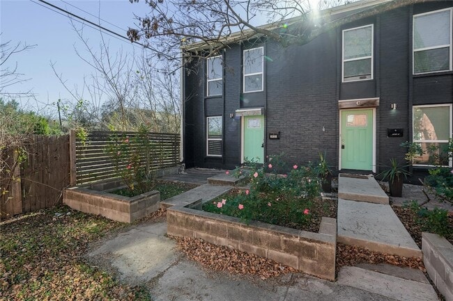 Foto del edificio - 3820 Southway Dr