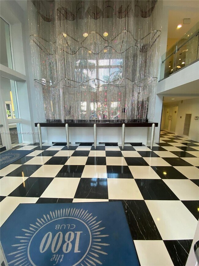 Building Photo - 1800 N Bayshore Dr