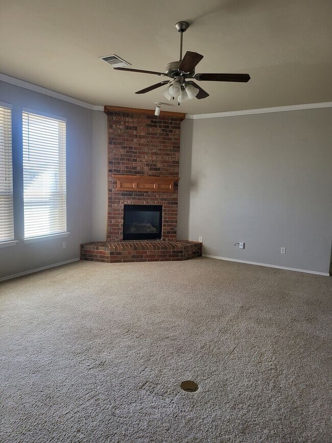 Building Photo - Welcome Home!!