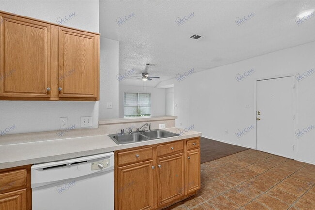 Building Photo - 10340 Blackjack Oaks Dr