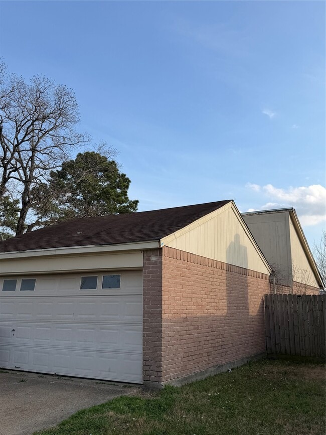 Building Photo - 13139 Pebblewalk Cir N