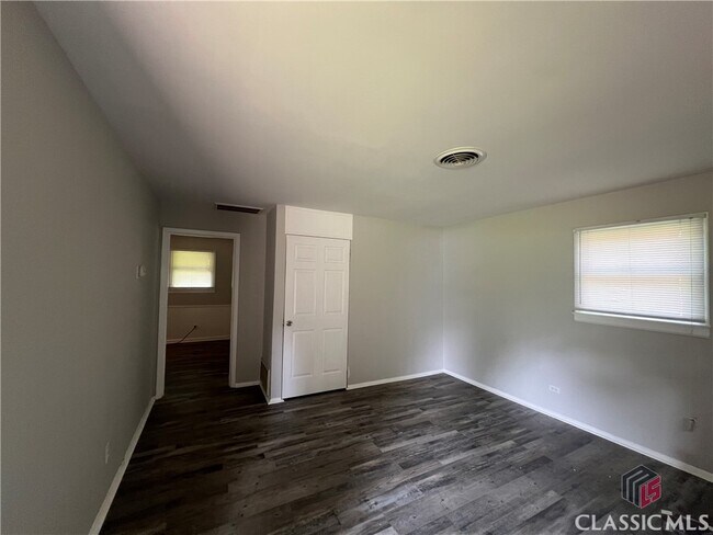 Foto del edificio - 129 Pineview Dr
