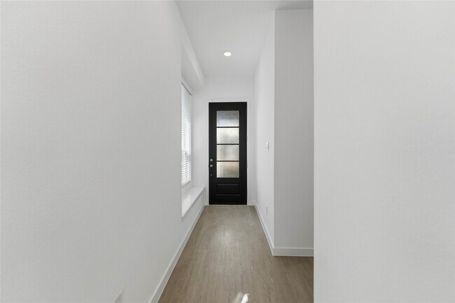 Foto del edificio - 2206 Via Isa Ln