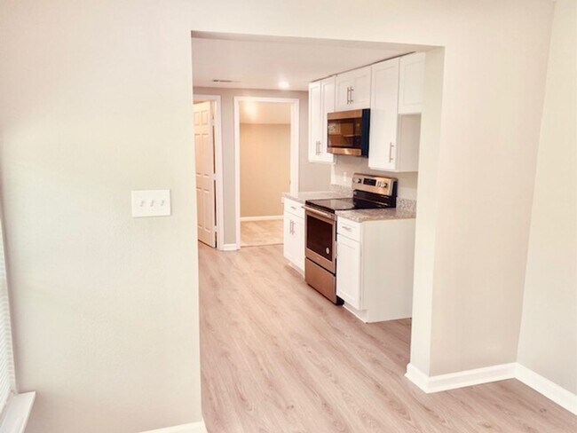 Building Photo - BEAUTIFUL REMODELED 3 BEDROOM 2 BATH IN LA...