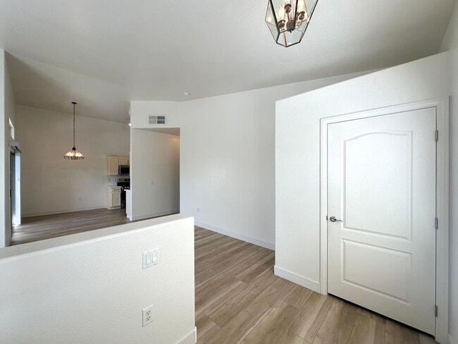 Building Photo - Mission Ridge 2