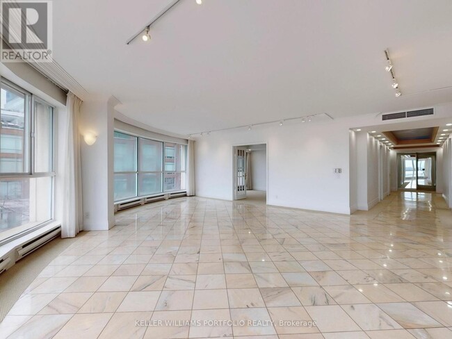 Building Photo - 480-480 Queens Quay W