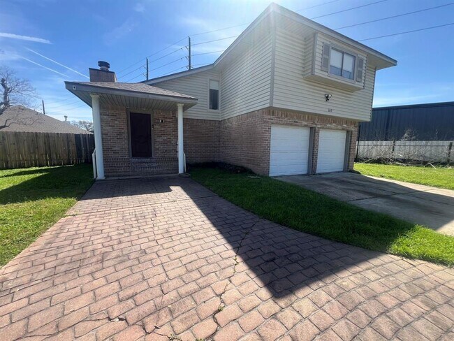 Foto del edificio - 8119 Crestwick Dr