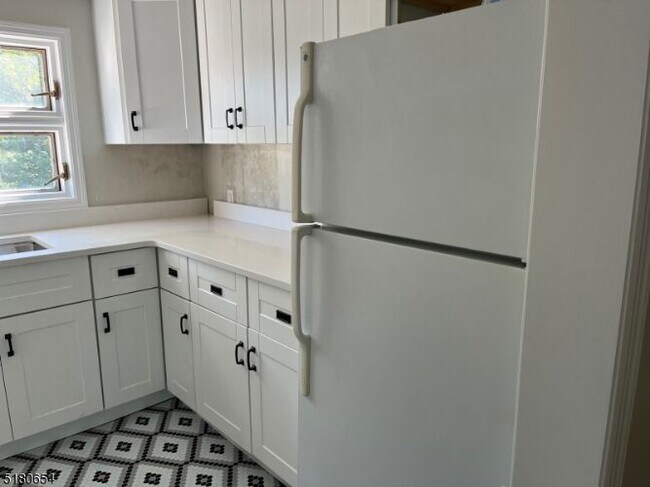 Building Photo - 264 Morris Ave