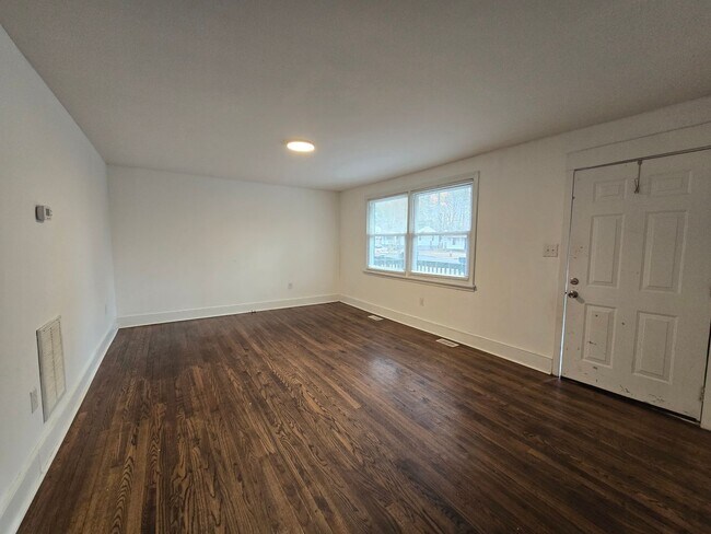 Foto del edificio - NEW LISTING!!!!!